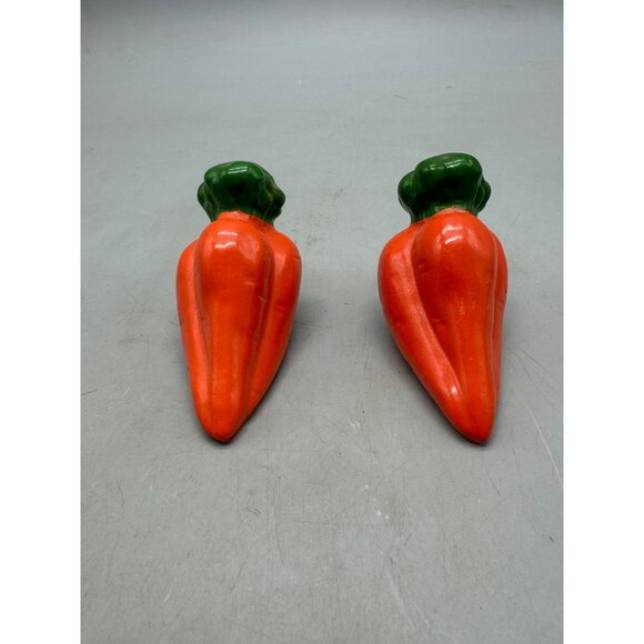 Vintage Ceramic Chili Pepper Salt & Pepper Shakers Hand-Painted Red & Green READ - Picture 4 of 5